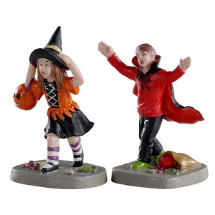 TERRIFIED TRICK-OR-TREATERS, SET OF 2