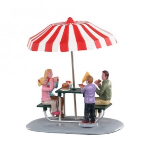 LUNCH AT THE PARK